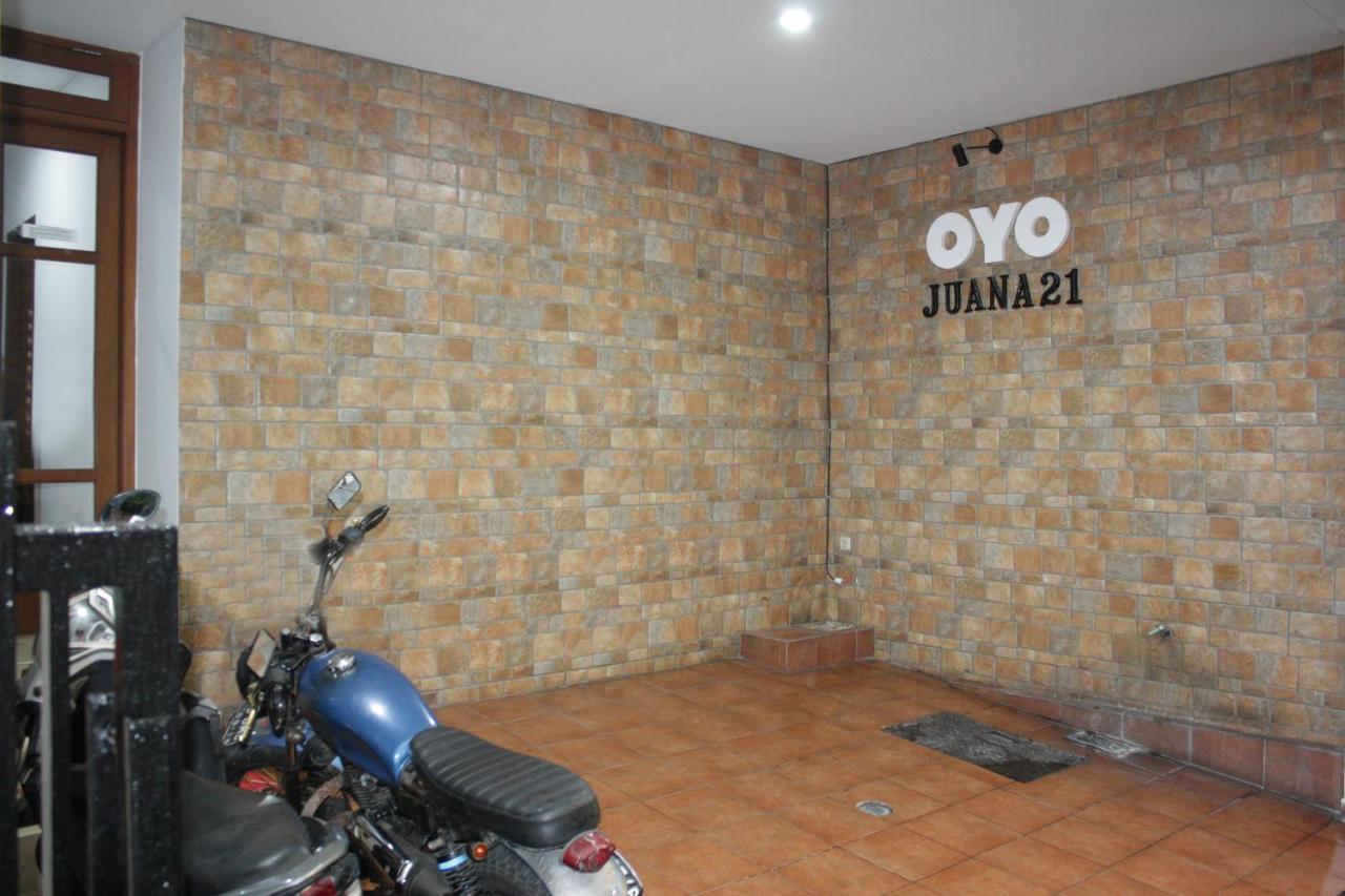 Отель Oyo 245 Juana 21 Джакарта Экстерьер фото